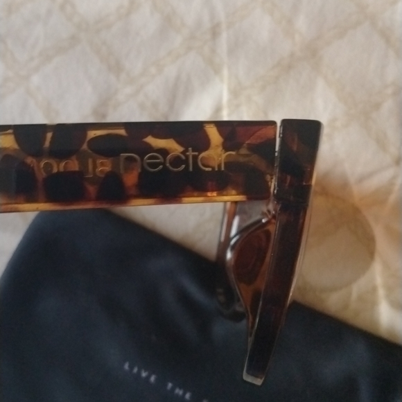 NWOT Nectar 'Bloom' Sunnies - Picture 4 of 9